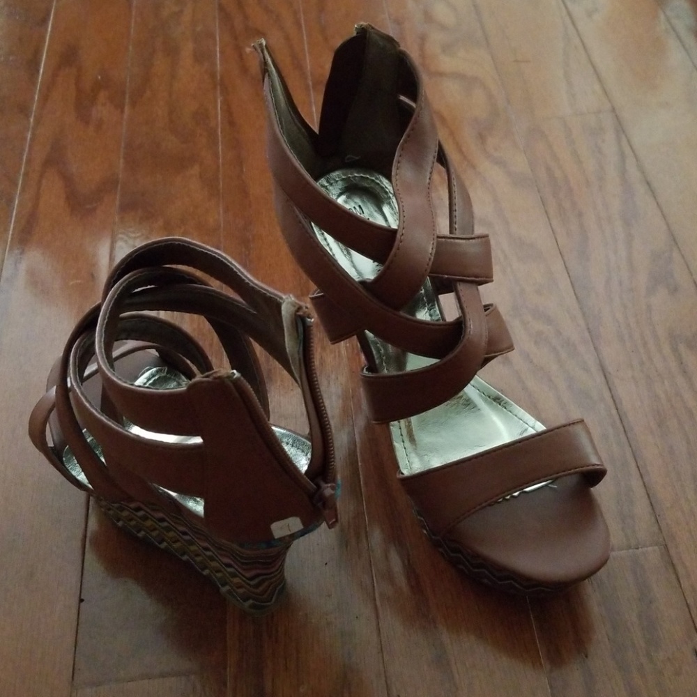 Shoes - Picture 3 of 4